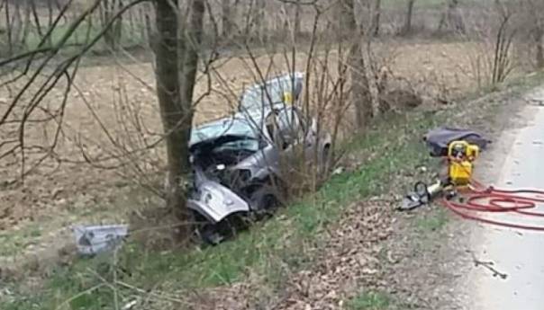 Dvije osobe poginule u teškoj saobraćajnoj nesreći u Gradačcu