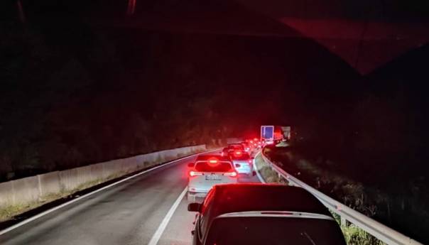 Dvije osobe povrijeđene u nesreći kod Maglaja, nastale velike gužve