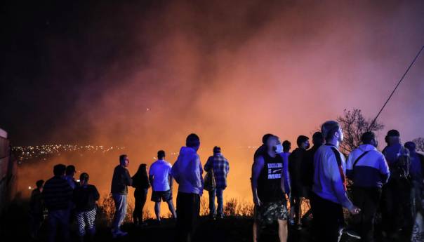 Dvije osobe smrtno stradale, 400 kuća oštećeno u požaru u Čileu