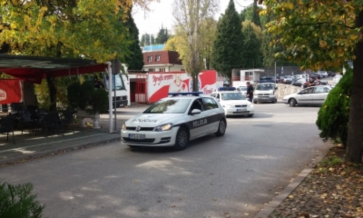 Dvije osobe uhapšene zbog krađe automobila i pljačke u Neumu