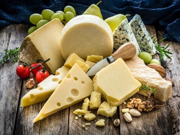 Dvije osobe umrle u Francuskoj od bakterija u siru, infekcije potvrđene u još jednoj zemlji