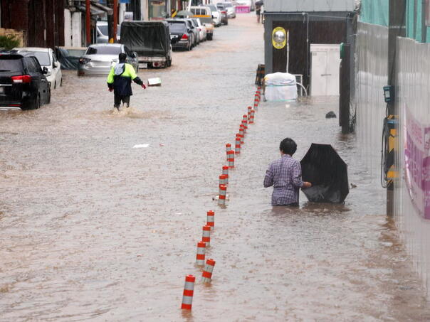 Dvoje mrtvih i više od hiljadu evakuisanih u poplavama u Južnoj Koreji