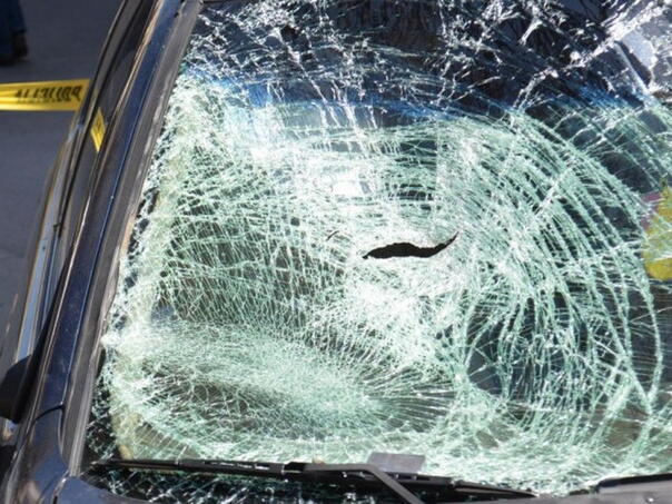 Dvoje povrijeđenih u sudaru mopeda i automobila