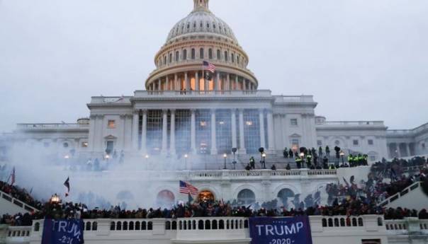 Dvojica policajaca tužila Trumpa zbog nereda na Capitolu