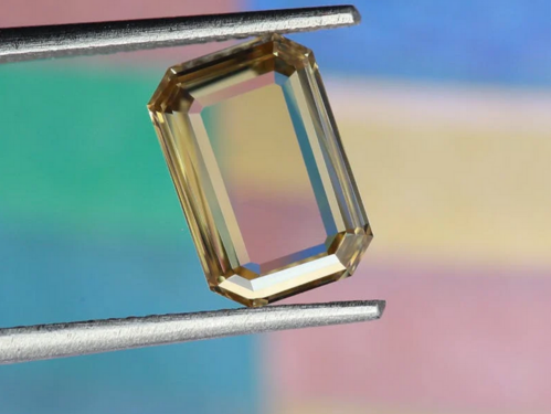 Prijatelji pronašli dijamant vrijedan 55.000 dolara: "Sada možemo udati sestre"