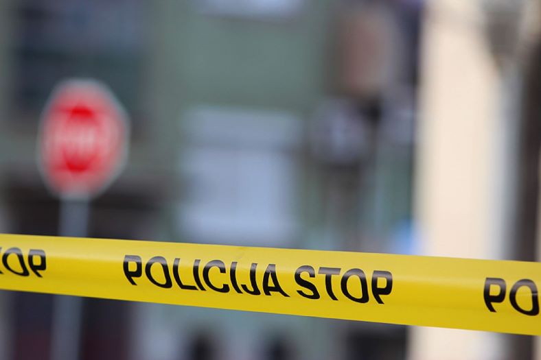 Dvojica razbojnika izvršili oružanu pljačku benzinske pumpe 