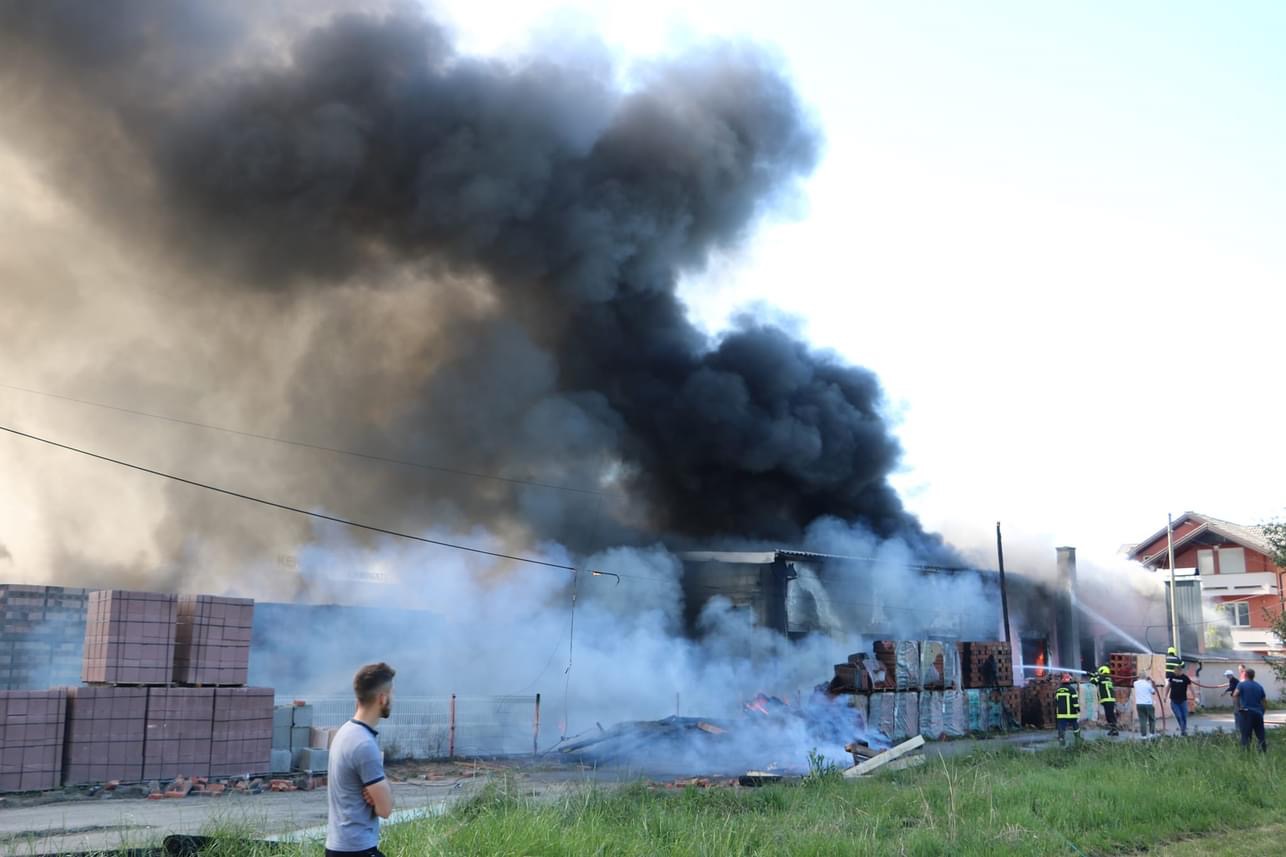 Dvojica vatrogasaca puštena na kućno liječenje, dvojica prebačena na UKC Tuzla