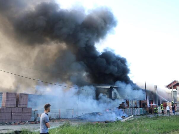 Dvojica vatrogasaca puštena na kućno liječenje, dvojica prebačena na UKC Tuzla