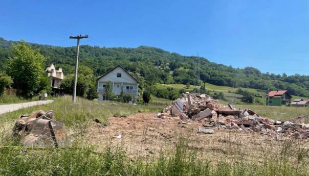 Dvorište nane Fate večeras vraćeno u prvobitno stanje