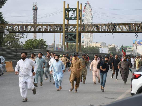 Dvostruka tragedija u Pakistanu: Srušio se helikopter, a i u poplavama ima mrtvih