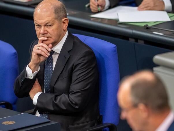 DW: Scholz i Merz u Bundestagu započeli predizbornu kampanju