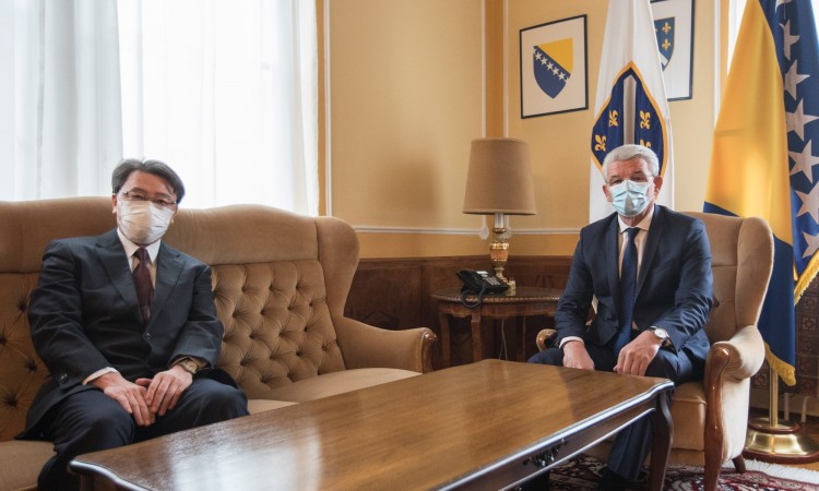 Džaferović: Ambasador Sakamoto ličnim angažmanom unaprijedio odnose BiH i Japana