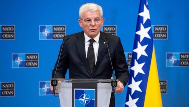 Džaferović ambasadorima NATO-a: RS po nalogu Rusije radi blokade