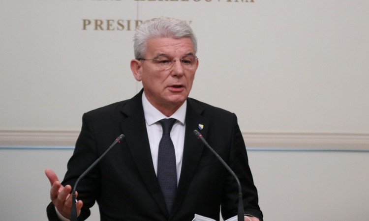 Džaferović: Božić je praznik koji simbolizuje nadu i vjeru u bolje sutra