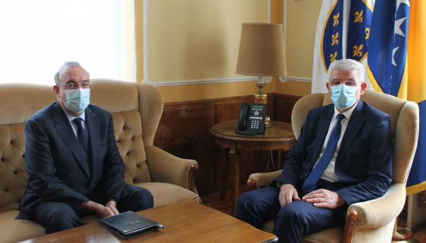 Džaferović i Koç o ekonomiji, liberalizaciji putovanja, politici i trilateralama