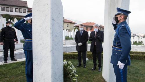 Džaferović i Komšić odali počast pripadnicima Armije RBiH