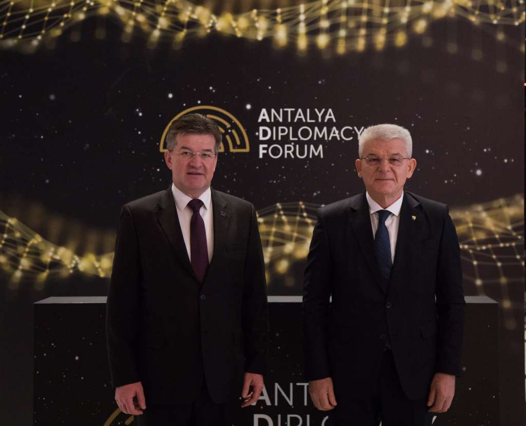 Džaferović i Lajčak o kandidatskom statusu za BiH