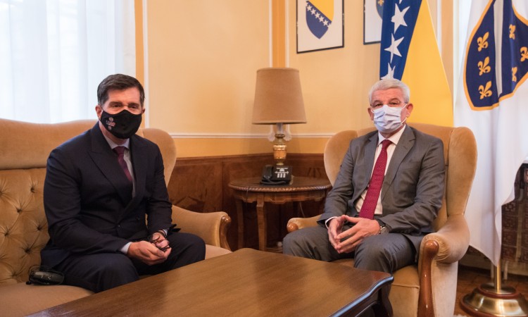 Džaferović i Nelson o potrebi otklanjanja blokada u radu državnih institucija