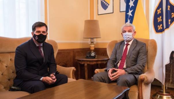 Džaferović i Nelson o potrebi otklanjanja blokada u radu državnih institucija