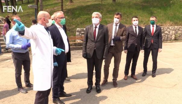 Džaferović i Novalić posjetili zeničku bolnicu i ArcelorMittal