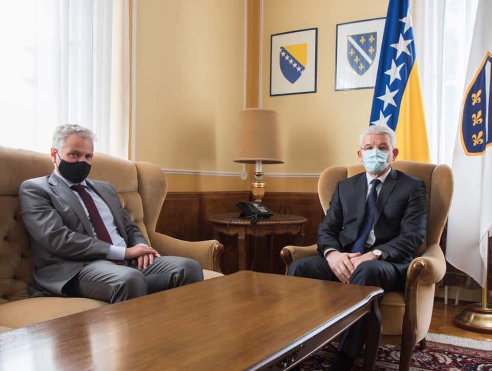 Džaferović i Sattler o krizi izazvanoj akcijama iz RS-a