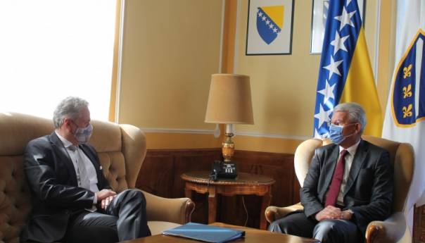 Džaferović i Sattler o političkoj situaciji obilježenom blokadom institucija