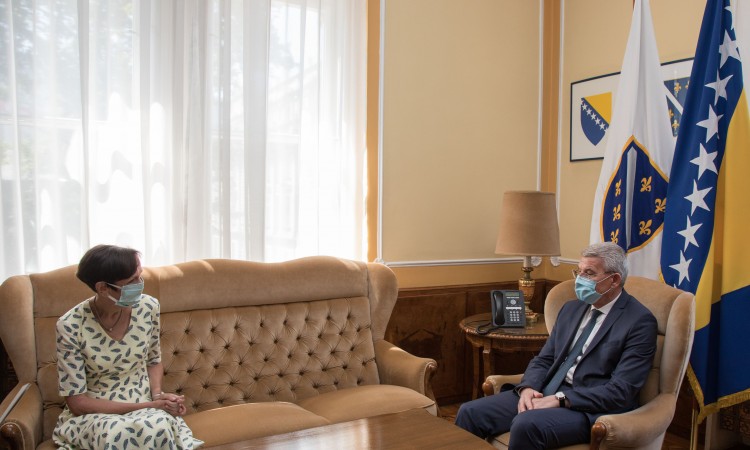 Džaferović i Uebber o EU putu BiH i godišnjici genocida u Srebrenici
