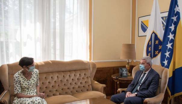 Džaferović i Uebber o EU putu BiH i godišnjici genocida u Srebrenici