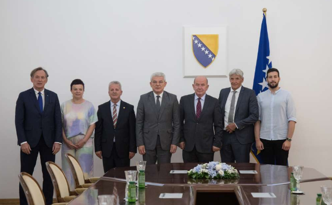 Džaferović: Jačanje veza države BiH sa bh. dijasporom prioritetni državni interes