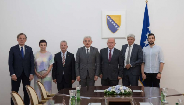 Džaferović: Jačanje veza države BiH sa bh. dijasporom prioritetni državni interes