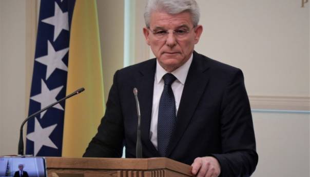 Džaferović muslimanima u BiH i dijaspori čestitao Novu 1443. hidžretsku godinu