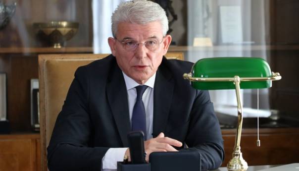 Džaferović: Nedopustivo da vlasti RS-a prevoze migrante iz tog entiteta u druge dijelove BiH