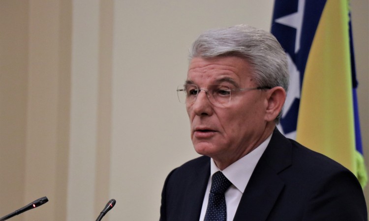 Džaferović: Odlikovanje Pandurevića i slavljenje genocida odraz državne politike