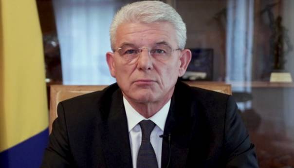 Džaferović osudio napad na Aladža džamiju
