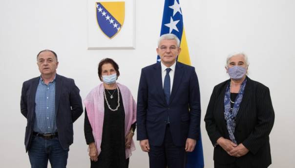 Džaferović podržao rad Udruženja žrtava i svjedoka genocida i Majki Srebrenice