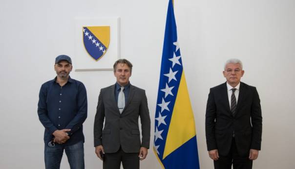 Džaferović pozvao na usvajanje državnog zakona za reguliranje prava logoraša