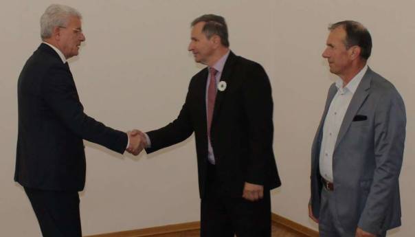 Džaferović primio rukovodstvo Odbora za obilježavanje 27. godišnjice genocida u Srebrenici