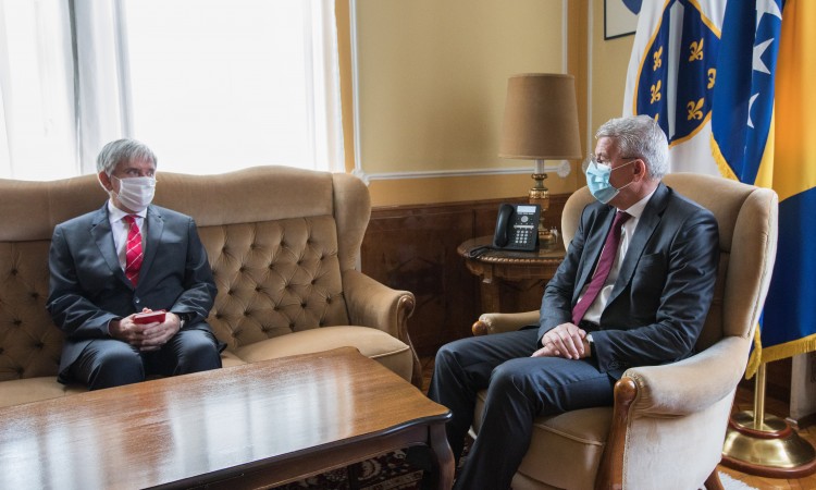 Džaferović primio u oproštajnu posjetu ambasadora Republike Francuske u BiH