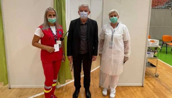 Džaferović primio vakcinu Sinofarm