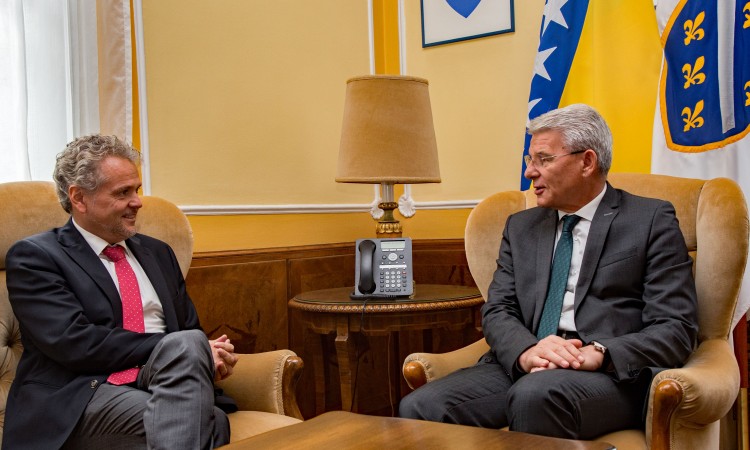 Džaferović razgovarao sa šefom Delegacije EU u BiH Sattlerom