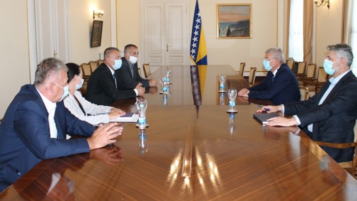 Džaferović s mještanima Kozarca: Izmjestiti trasu autoputa