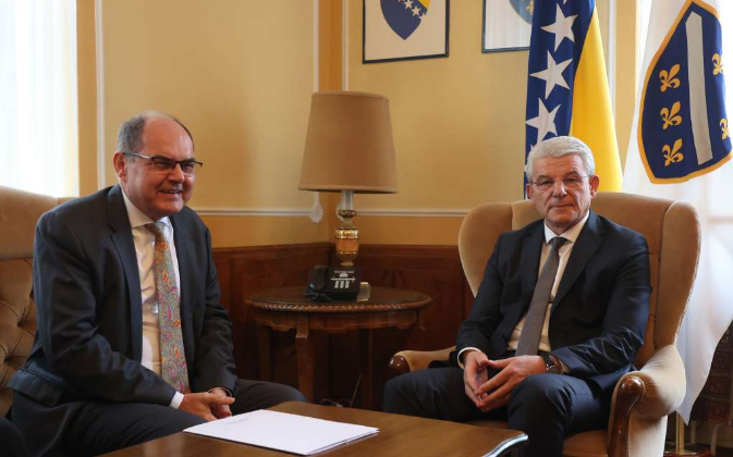 Džaferović sa Schmidtom: Odluka u skladu sa zahtjevima jedne stranke