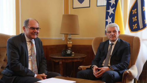 Džaferović sa Schmidtom: Odluka u skladu sa zahtjevima jedne stranke