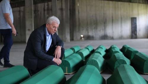 Džaferović u Potočarima odao počast žrtvama genocida