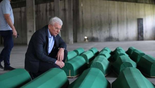 Džaferović u Potočarima odao počast žrtvama genocida