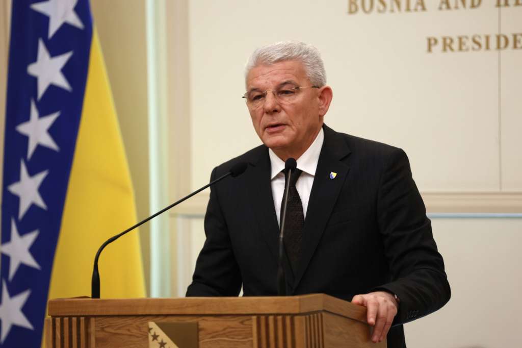 Džaferović uputio telegram saučešća u povodu smrti bivšeg američkog ambasadora u BiH Menziesa