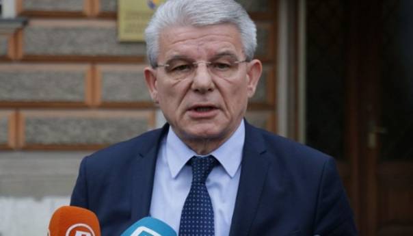 Džaferović učvrstio Dodika: Pozvao Schmidta da ga smjeni