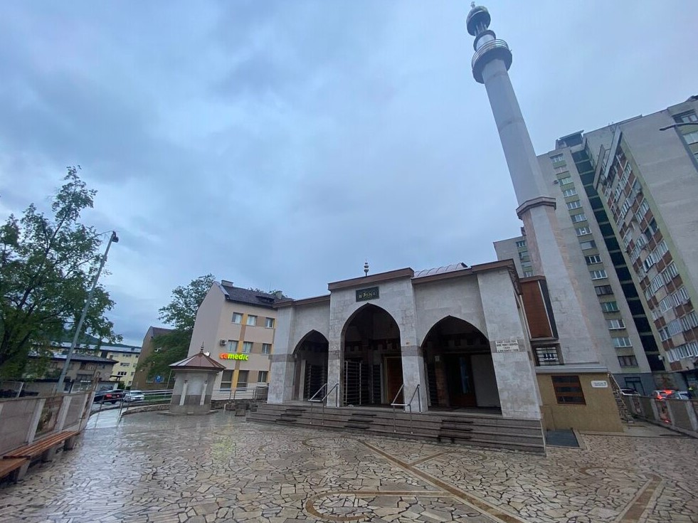 Džamije u Zenici ponovo na meti lopova: Pored novca, ukradeni satovi i videonadzor
