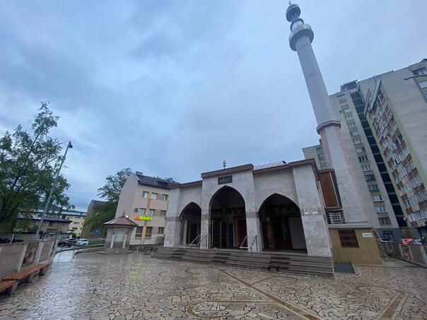 Džamije u Zenici ponovo na meti lopova: Pored novca, ukradeni satovi i videonadzor