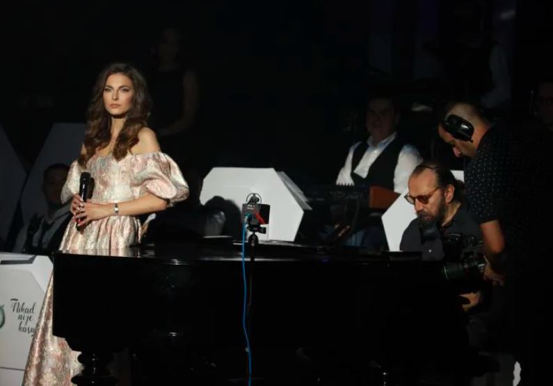 Džejla zablistala na sceni poput princeze, pa otpjevala set hitova